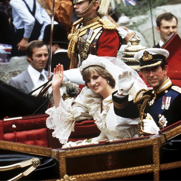 1981 heiratet Diana Spencer den britischen Thronfolger Charles. Bei der Hochzeitsfeier mit höchstrangigen Politikern, Würdenträgern, Adligen sowie Prominenten wird eine 1959-er Kupfergrube Riesling Trockenbeerenauslese der Staatsdomäne ausgeschenkt.